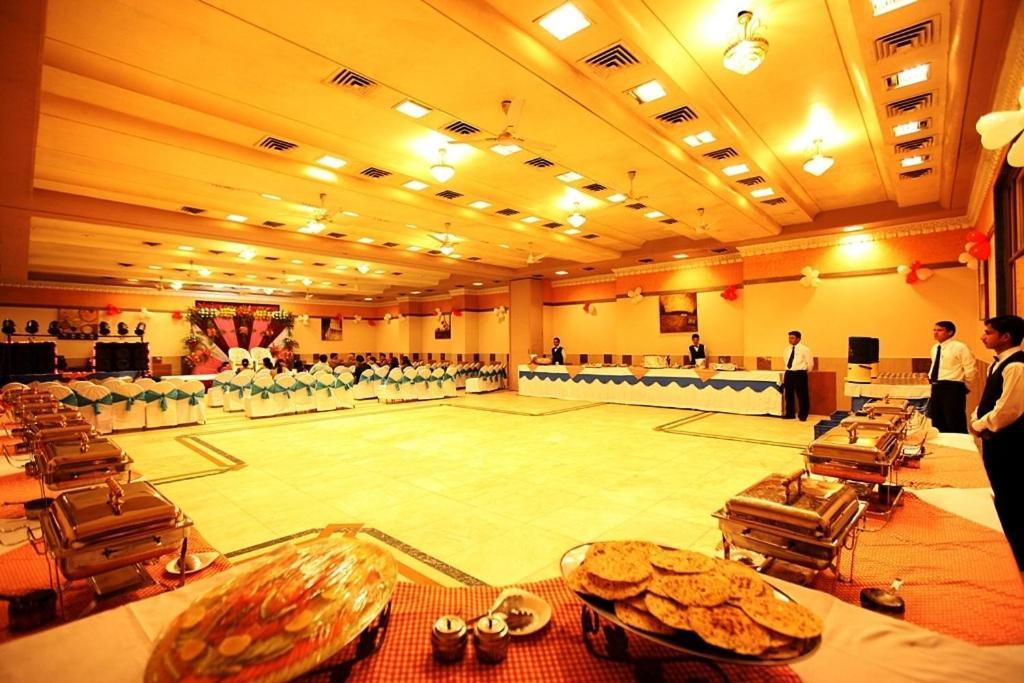 Brijwasi Royal Hotel Mathura Luaran gambar