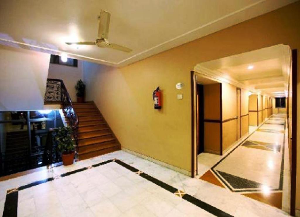 Brijwasi Royal Hotel Mathura Luaran gambar